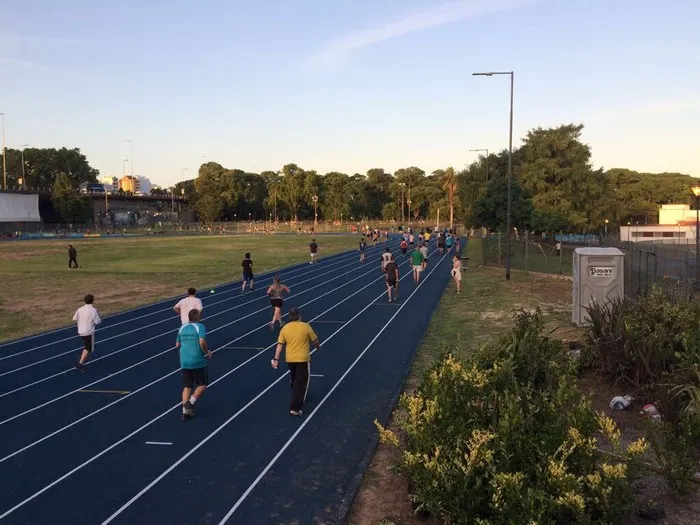 El Gobierno porteño restaurará la pista de atletismo del Parque Chacabuco