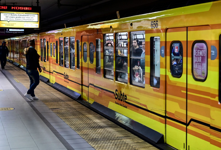 Murió un hombre tras ser arrollado por una formación de la Línea B en la estación Malabia